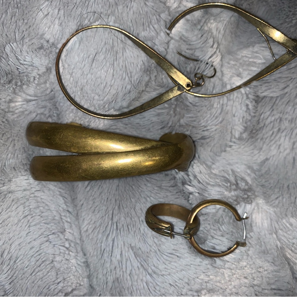 Two set of earring and bracelet